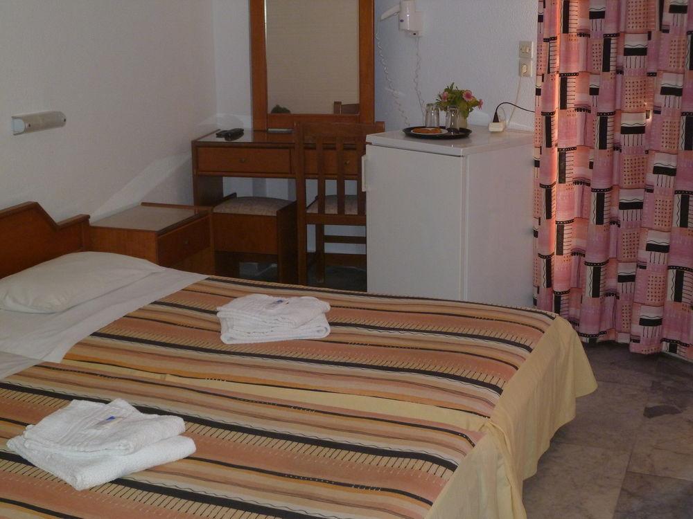 Liberty II Hotel Agia Marina  ภายนอก รูปภาพ